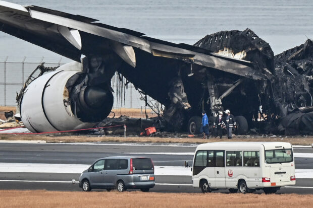 Japan Airlines pilots 'unaware of fire' at first
