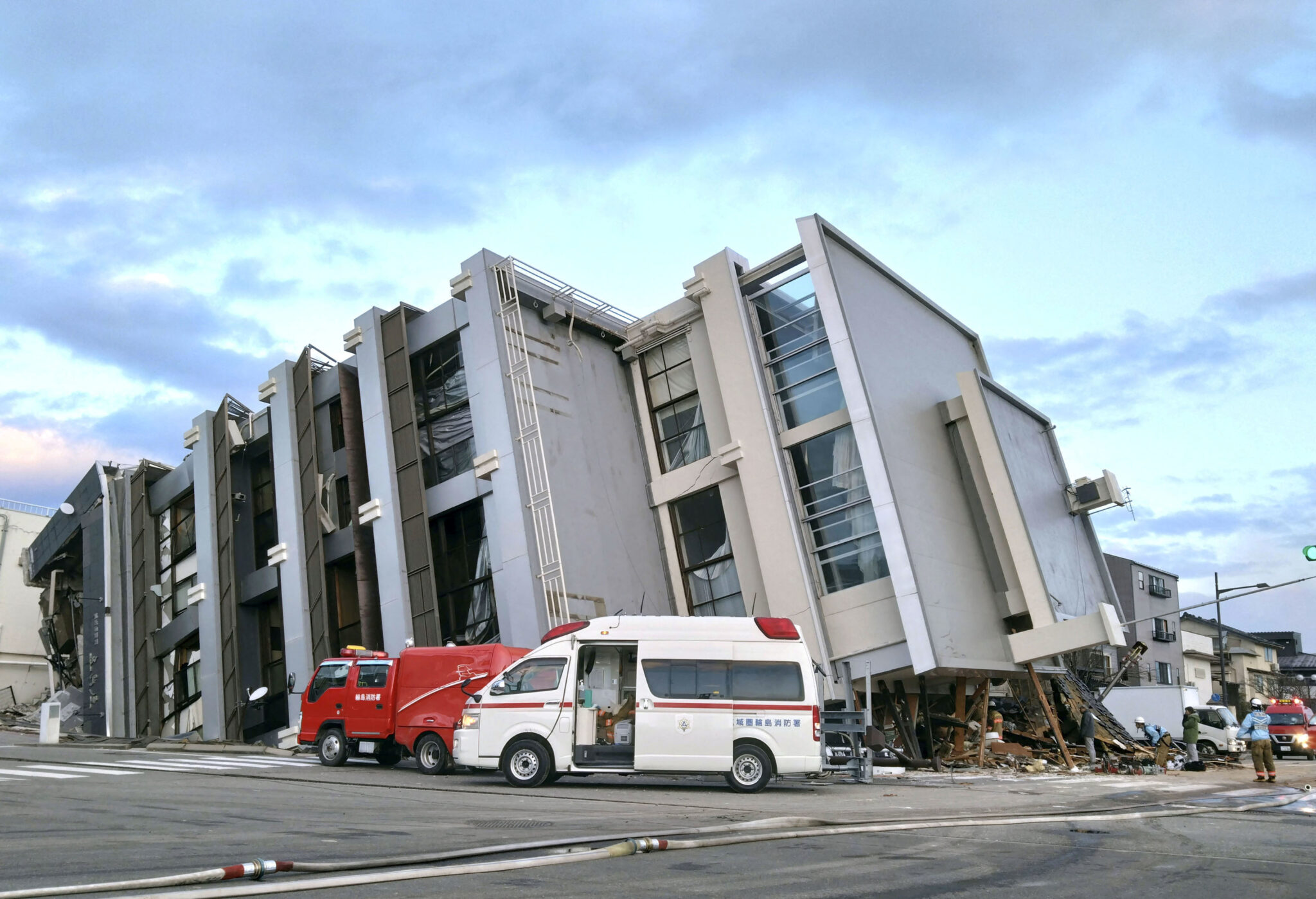 Japan in 'battle against time' to rescue quake survivors