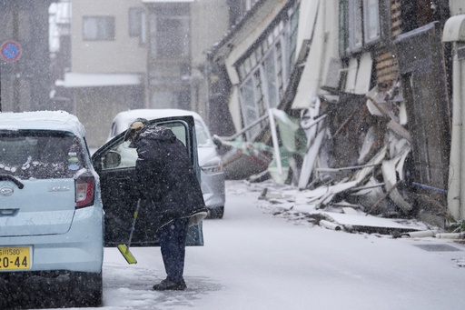 Snow hampers rescues, aid after Japan quakes kill 161 people