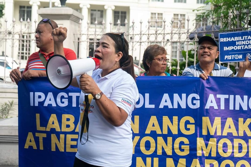 Piston and Manibela protest in front of Supreme Court