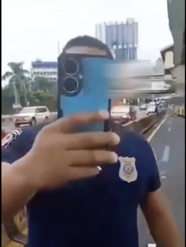 An altercation broke out between a Metropolitan Manila Development Authority (MMDA) traffic enforcer and a member of the airport police on Sunday, due to the former's use of the Edsa bus lane.