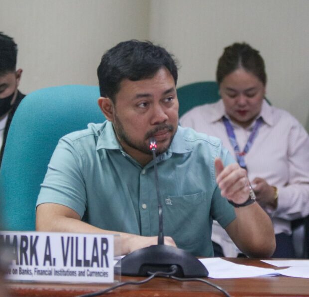Senator Mark Villar has filed a bill pushing for the establishment of war veterans' hospitals in the Visayas and Mindanao.  