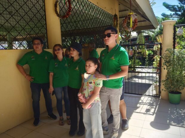 Alvin Chu Teng — more popularly known online as ACT — paid a visit to Elsie Gaches Village in Alabang