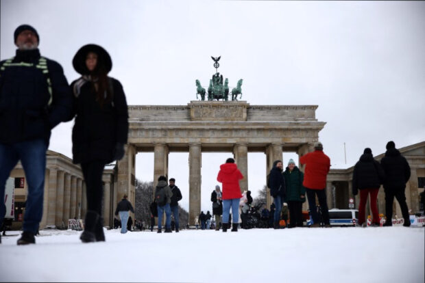 Winter weather snarls air, train travel across Germany