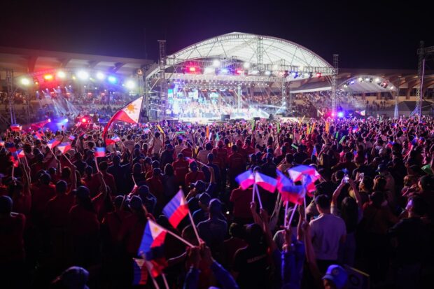 As people continue to arrive at the government’s “Bagong Pilipinas” kick-off rally, the estimated crowd within the Quirino Grandstand, Manila, has reached 400,000, according to police. 