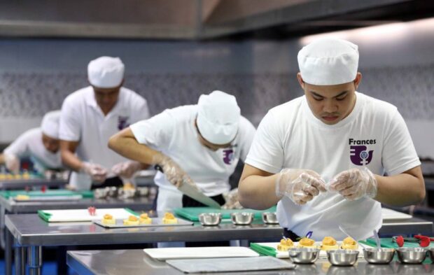 TRAINING In this 2018 photo, students train under the Technical Education and Skills Development Authority’s Cookery National Certificate Level II Course to hone their knowledge and skills in preparing cold meals such as canape, an open sandwich served as an appetizer. —LYN RILLON