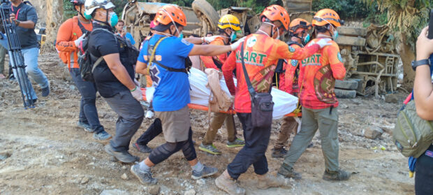 Rescuers carry the body of a victim in the landslide at Masara, Maco, Davao de Oro on Feb 10 as search operations continue to find 77 other people believed missing. At least 28 people have been confirmed dead as part of a mountain cascaded down, burying vehicles and over 50 houses on the evening of Feb. 6. Photos by Frinston Lim