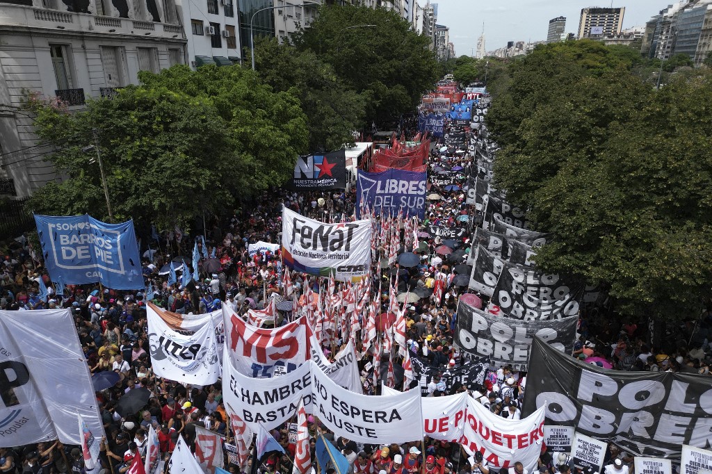 Thousands protest as hunger grows amid Argentine austerity