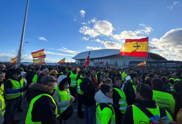 Spanish police clash with protesting farmers, truck drivers