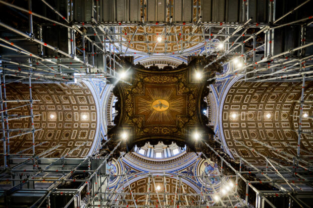 Vatican restorers set to work on St. Peter's centerpiece