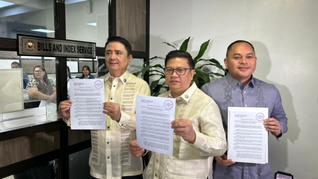 Senior Deputy Speaker Aurelio Gonzales Jr., Deputy Speaker David Suarez, and Majority Leader Manuel Jose Dalipe file RBH No. 7, a resolution that mimics the Senate’s proposed amendments to the 1987 Constitution’s economic provisions. Dalipe said RBH No. 7 now seeks to to discuss amendments through a constituent assembly instead of a constitutional convention. (Photo by Gabriel P. Lalu/ INQUIRER.net)