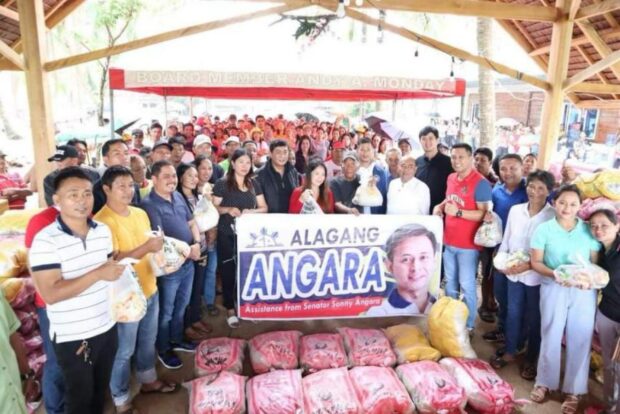 The Office of Senator Sonny Angara conducted a series of relief operations in the Davao Region to provide assistance to the residents affected by the massive flooding that took place there last month.