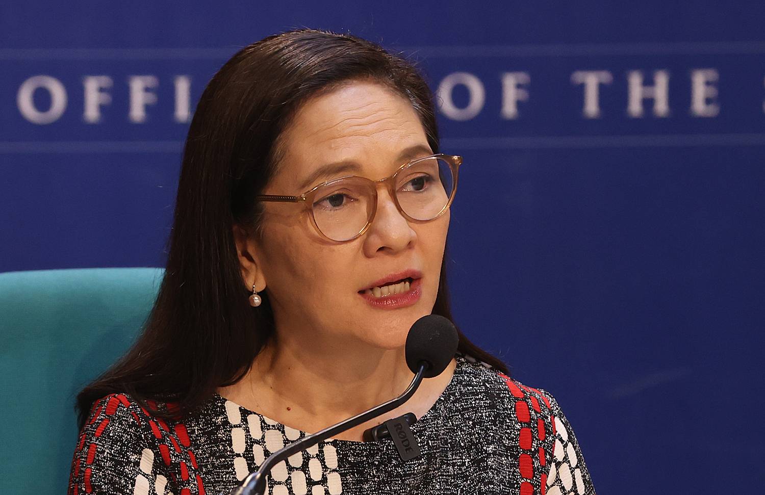 Senator Risa Hontiveros on Thursday said stiffer penalties must be given to hospitals and medical clinics that detain patients on grounds of nonpayment of hospital bills. 