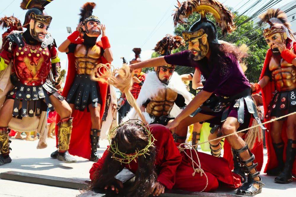 PENANCE Marinduque residents in costumes and masks act out the story of Jesus Christ’s crucifixion during the Good Friday Via Crusis in the capital town of Boac as part of the Moriones Festival in 2022. —PHOTO COURTESY OF THE MARINDUQUE TOURISM AND CULTURAL OFFICE