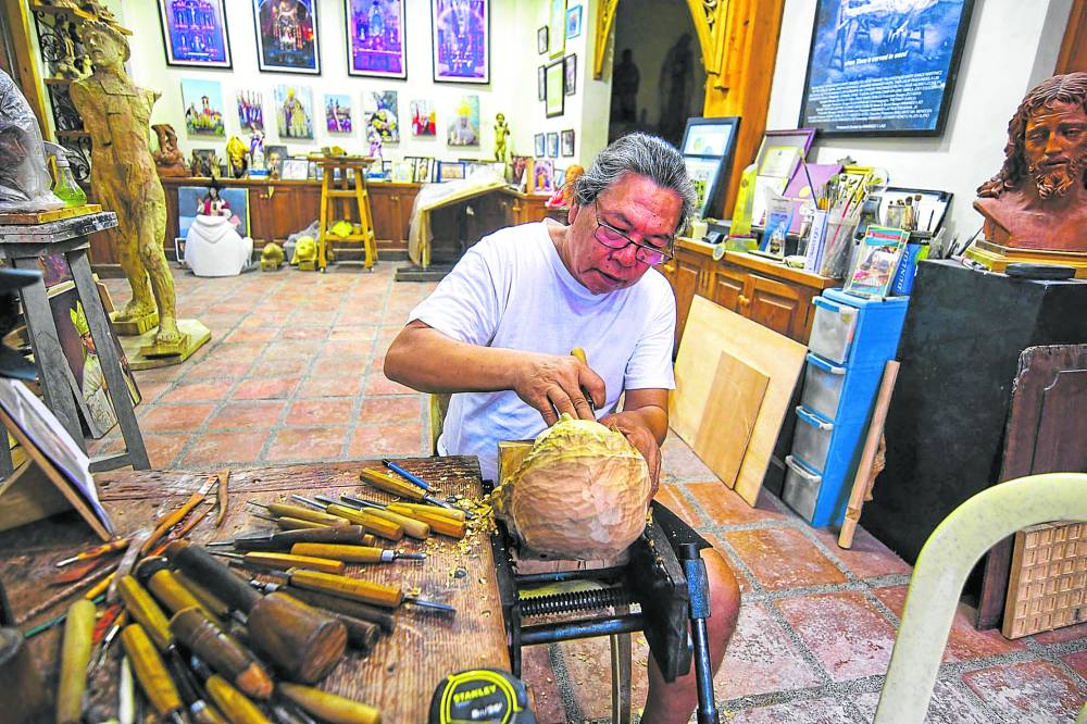 Kapampangan master sculptorWilly Layug’s upbringing in a Roman Catholic household has prepared himfor a life in ecclesiastical art