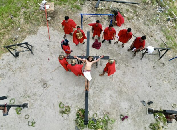 PHOTO: Crucifixion reenactment in Pampanga STORY: Pampanga ‘Kristo’ crucified for 35th time on Good Friday