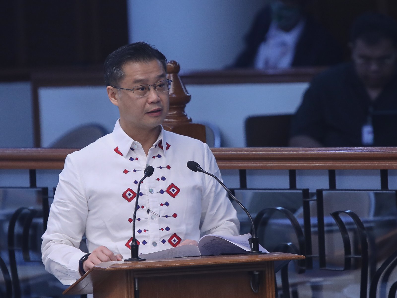 More than 542,000 senior high school students all over the country are still without regular classrooms due to the ineffective implementation of the government’s subsidy program for poor learners, Sen. Sherwin Gatchalian said on Saturday.