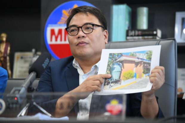Metropolitan Manila Development Authority (MMDA) acting chairman Don Artes holds a picture of a rainwater catchment system which he said could aid local government units in Metro Manila cope with the effects of El Niño. Photo from MMDA.