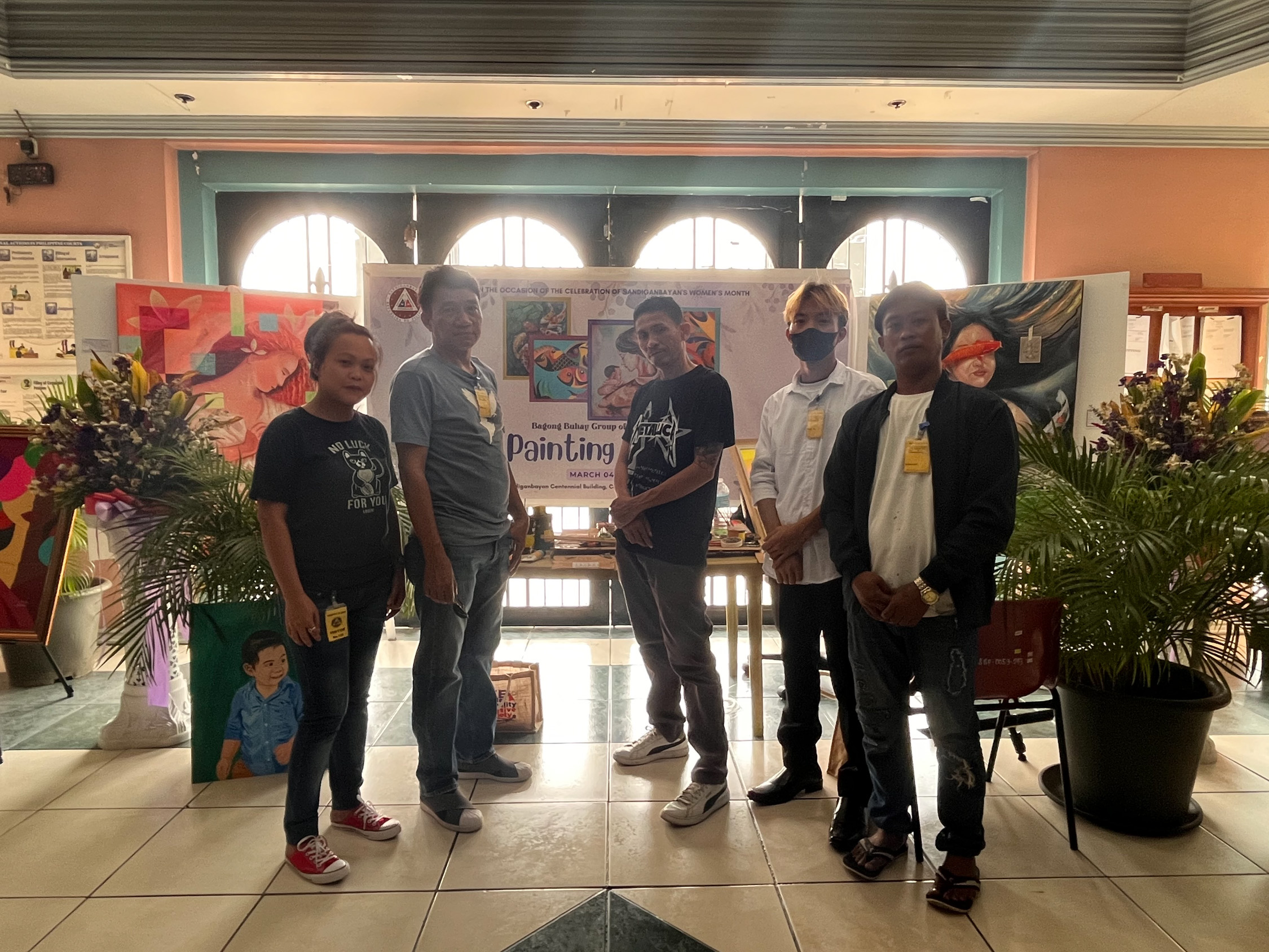 Baga founder Joey de Leon (second from left) joins other former inmates-turned-artists at their group show this month at the Sandiganbayan which is extended until April 15.