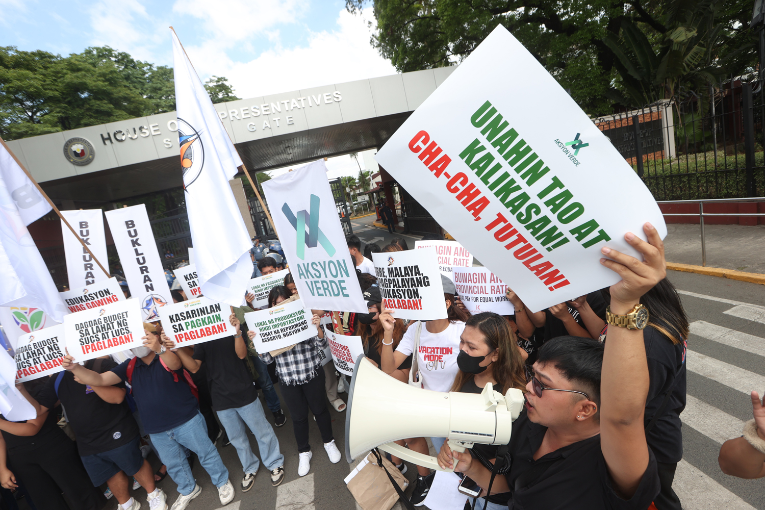 Students and other sectors on March 20protest against the House of Representatives’ bill pushing Charter change.