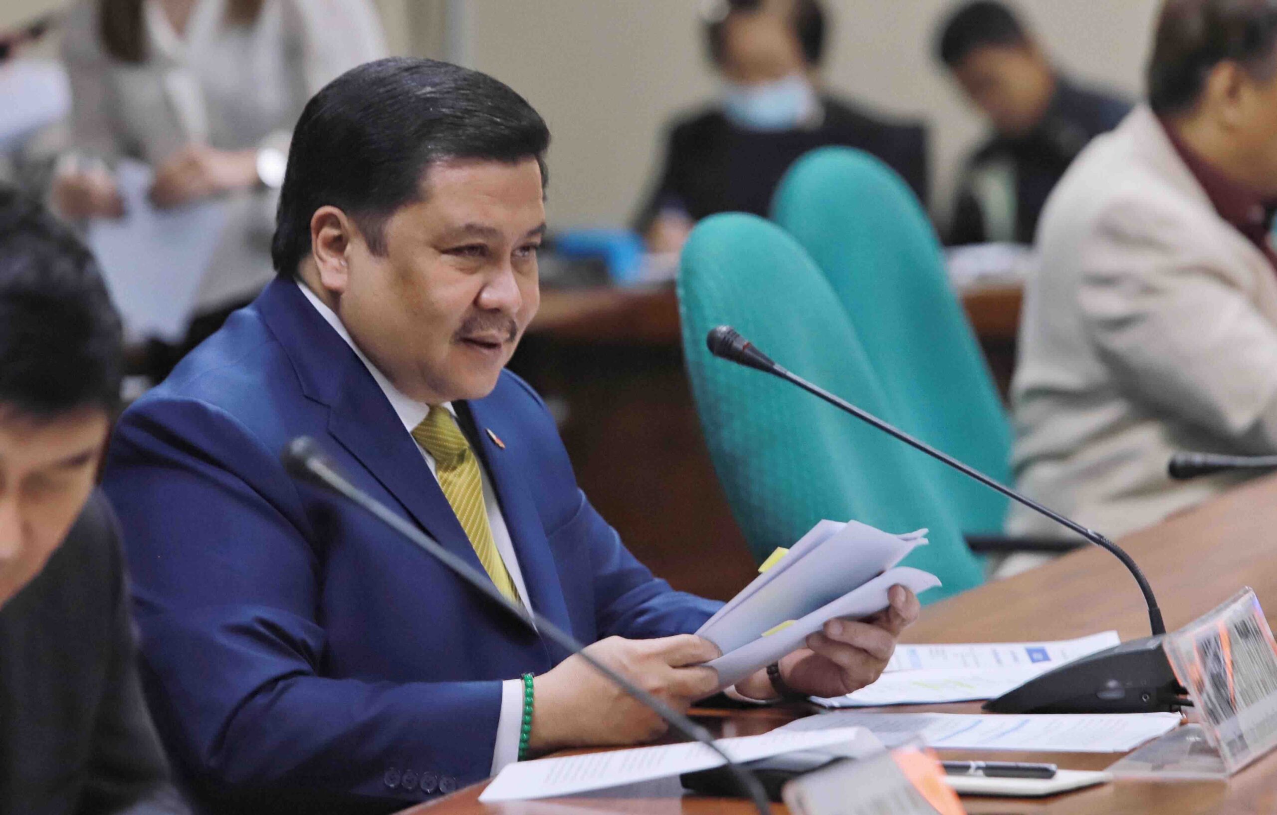 Laborers who brave the heat in their place of work deserve an additional incentives or benefits, Sen. Jinggoy Estrada suggested on Monday.