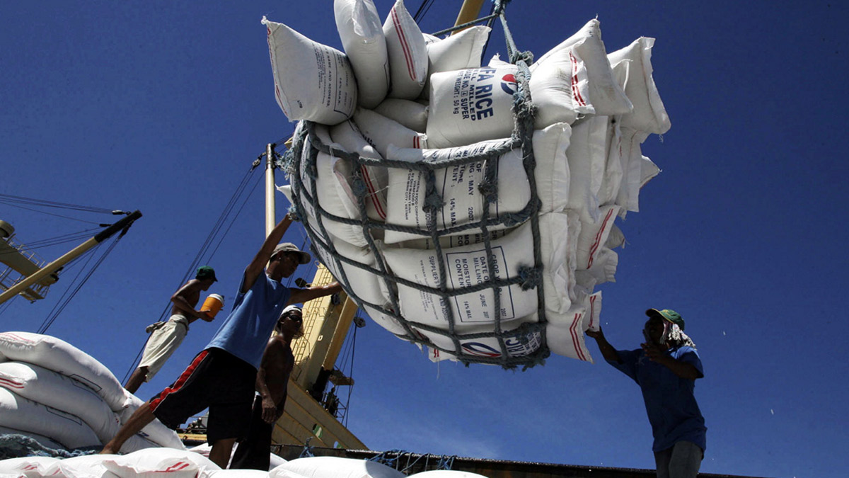 IMPORTED RICE Workers unload sacks of rice from the Vietnam cargo ship in the port of Tabaco, Albay. The National Food Authority (NFA) imports 10,800 metric tons of rice from Vietnam due to shortage of supply. INQUIRER PHOTO/EDWIN BACASMAS