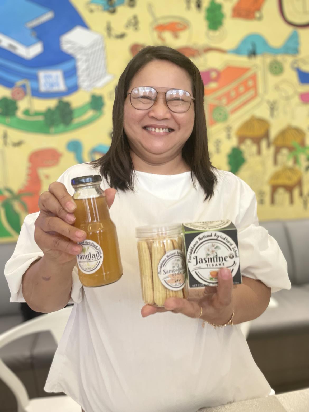 Teacher Rosa Baul made tea, cookies, and juices from the flowers and leaves of Sampaguita, expecting these to help flower growers in three Pampanga towns, including Aeta villages. 