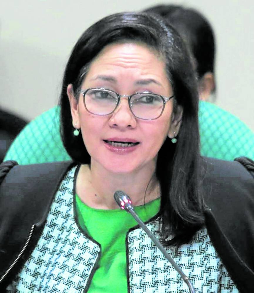 Opposition Senator Risa Hontiveros pressed on Tuesday the Ombudsman to take into account former Health Secretary Francisco Duque III’s revelation that then President Rodrigo Duterte ordered the transfer of funds meant for the procurement of COVID-19 supplies during the pandemic. 