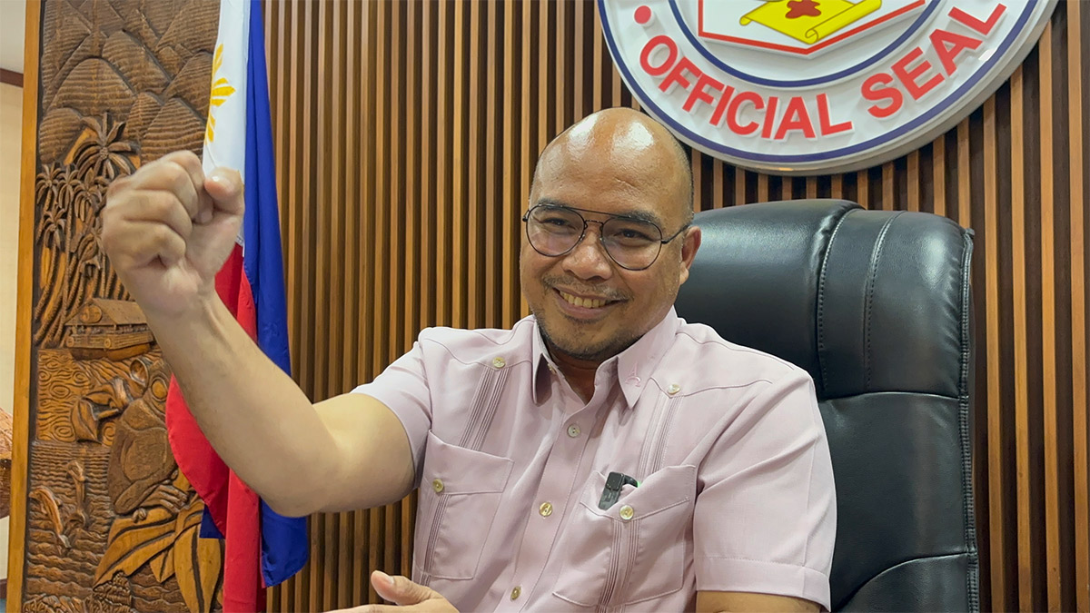 Ombudsman suspends Bohol gov, 68 others over Chocolate Hills fiasco
