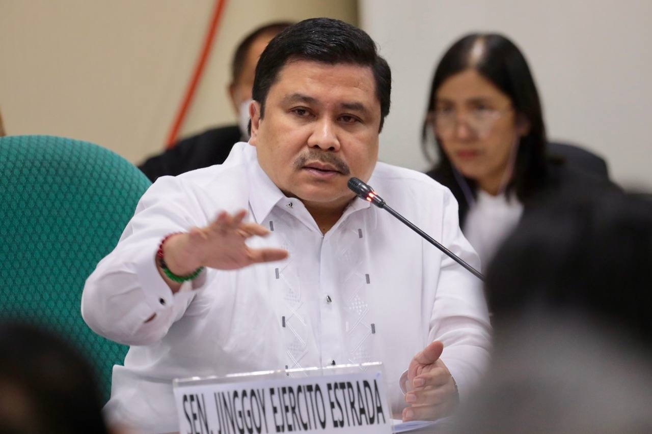 Senate President Pro Tempore Jinggoy Estrada said military officials and defense scholars play an important role in combating cyberattacks and misinformation on the West Philippine Sea. 