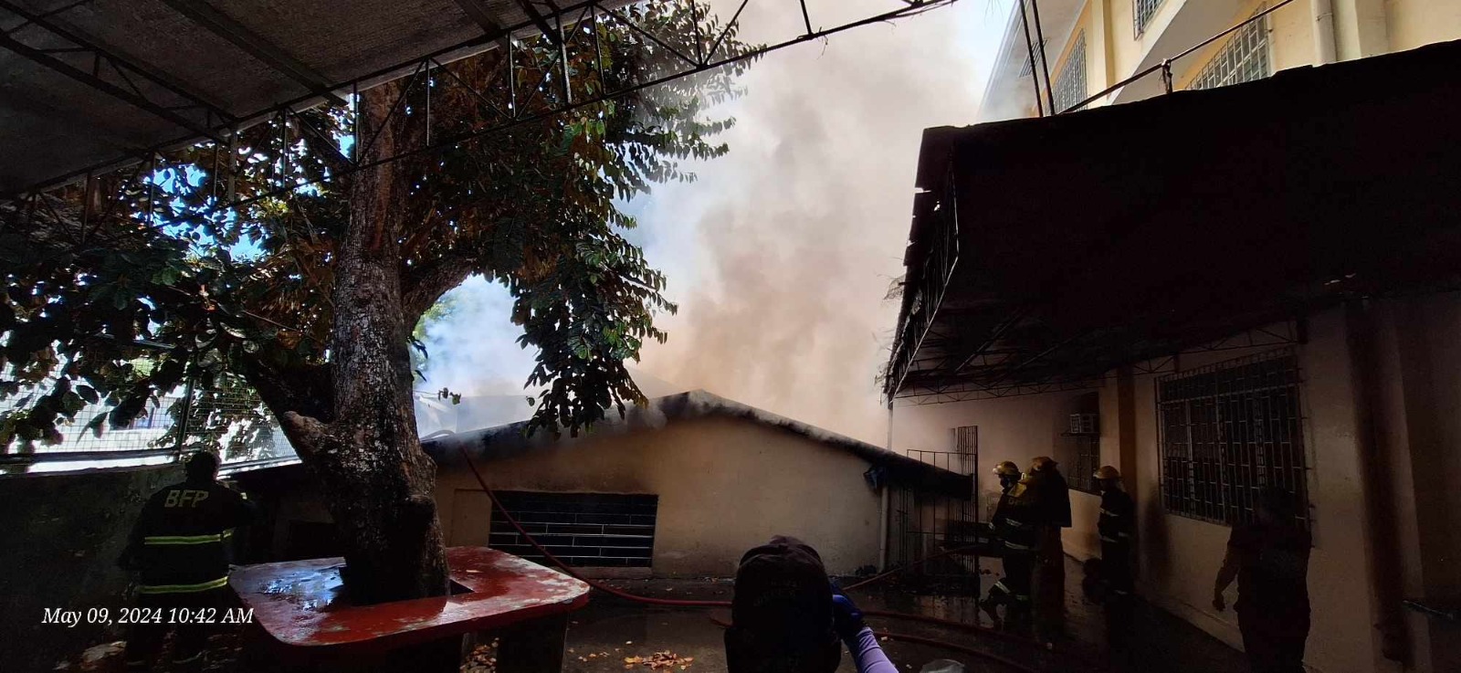 A fire broke out in the canteen of Ernesto Rondon High School in Project 6, Quezon City on Thursday morning. 