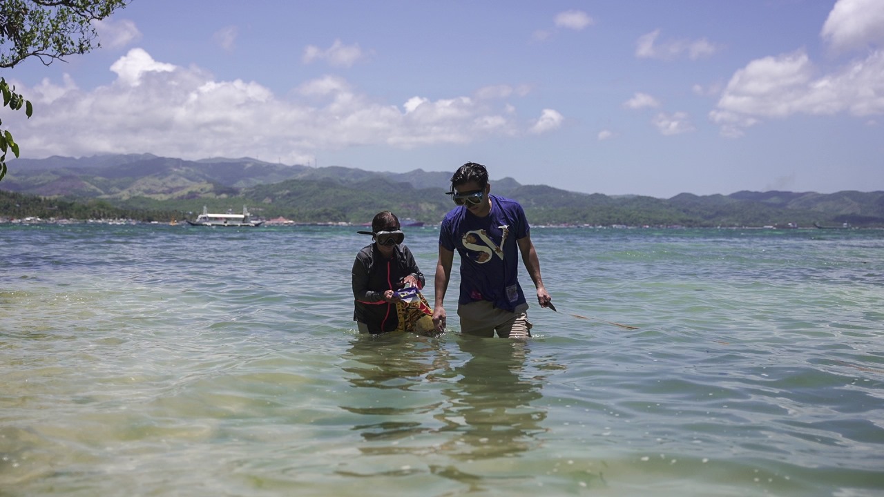  68-Year-Old Boracay Sea Urchin Diver Gets a New Lease on Life Thanks to Sam "SV" Verzosa