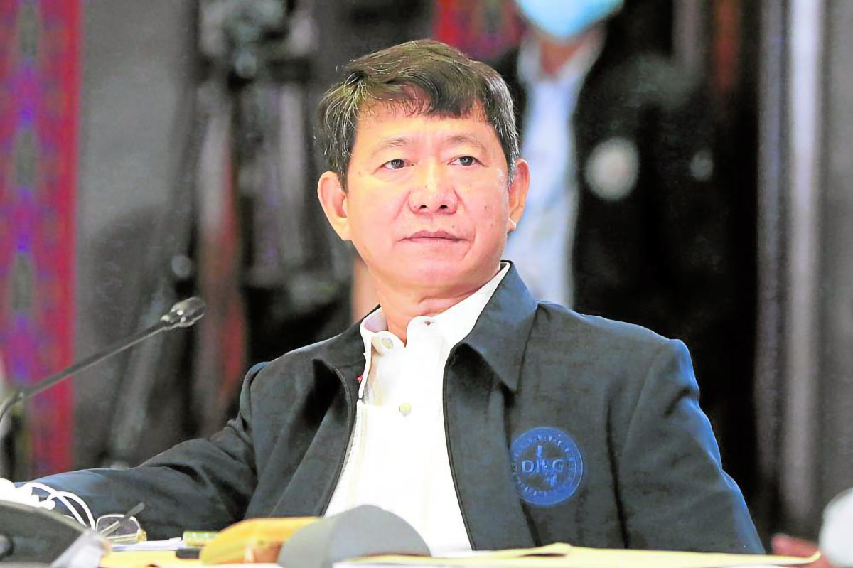 Año strikes back: Sues 18 ‘ex-Marines’ for fake news on cash delivery