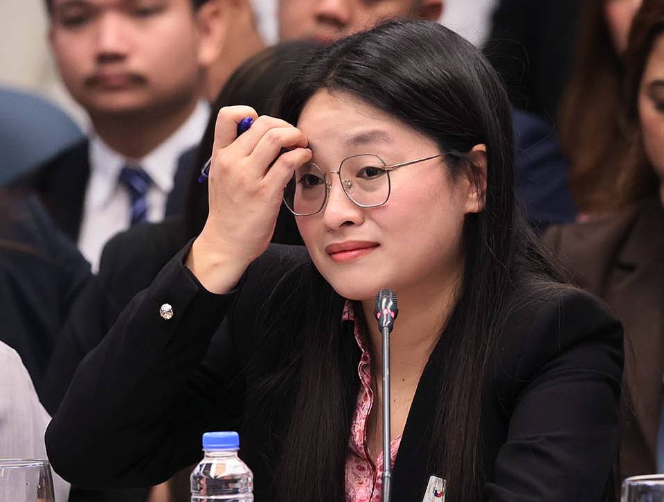 Calling the complaint as "erroneous accusation," suspended Bamban Mayor Alice Guo on Thursday asked the Office of the Ombudsman to lift the prevention suspension imposed against her.