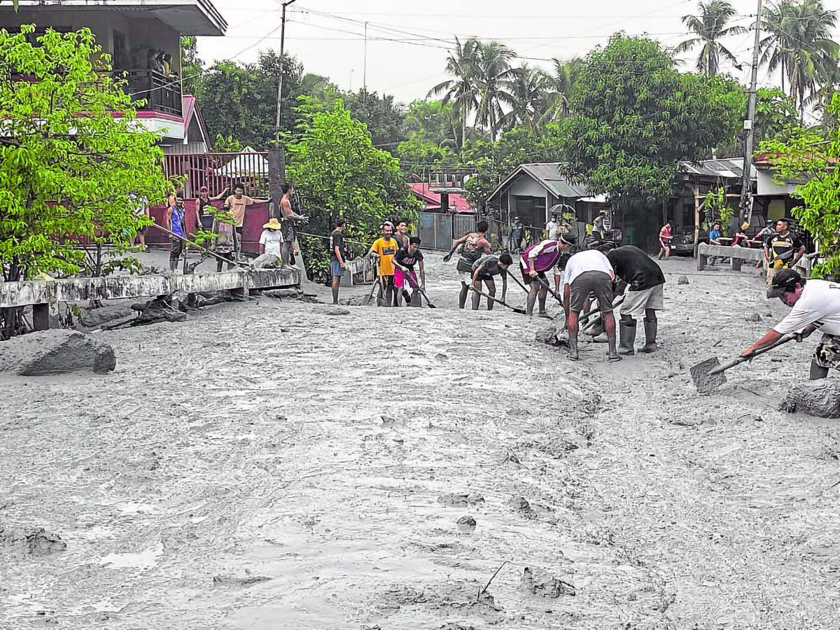 Lahar hits Negros town after Kanlaon blast