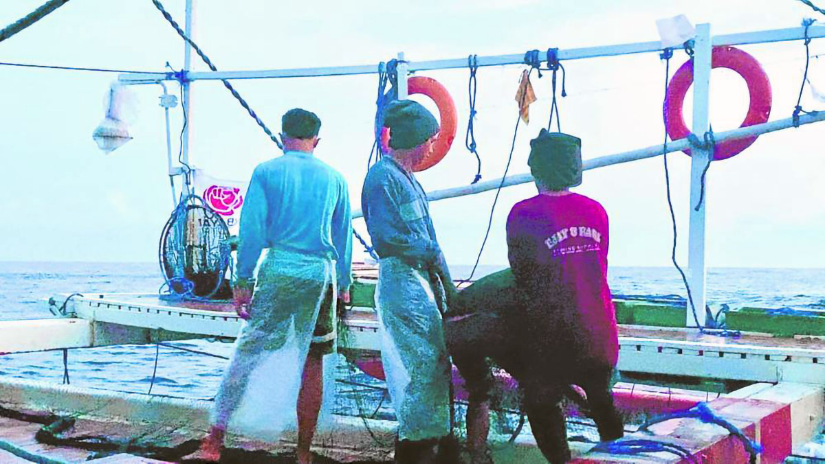 The Chinese incursion has left local fishermen with no choice but to stay away from the shoal and instead harvest fish fromtheir “payao,” a fish aggregating device. 