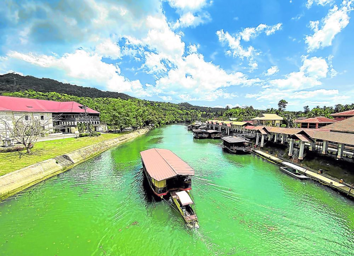 Bohol’s famous Loboc River Cruise and floating restaurants