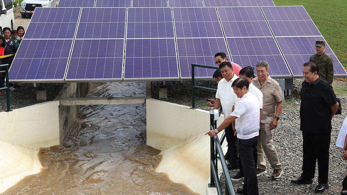 SOLAR POWER FOR FARMS President Marcos, accompanied by top officials of the National Irrigation Administration and other agencies, leads the inauguration of the Solar-Powered Pump Irrigation Project in Quirino, Isabela, on Monday. The project aims to end farmers’ dependence on gasoline or diesel engine water pumps and cut production costs. —MARIANNE BERMUDEZ