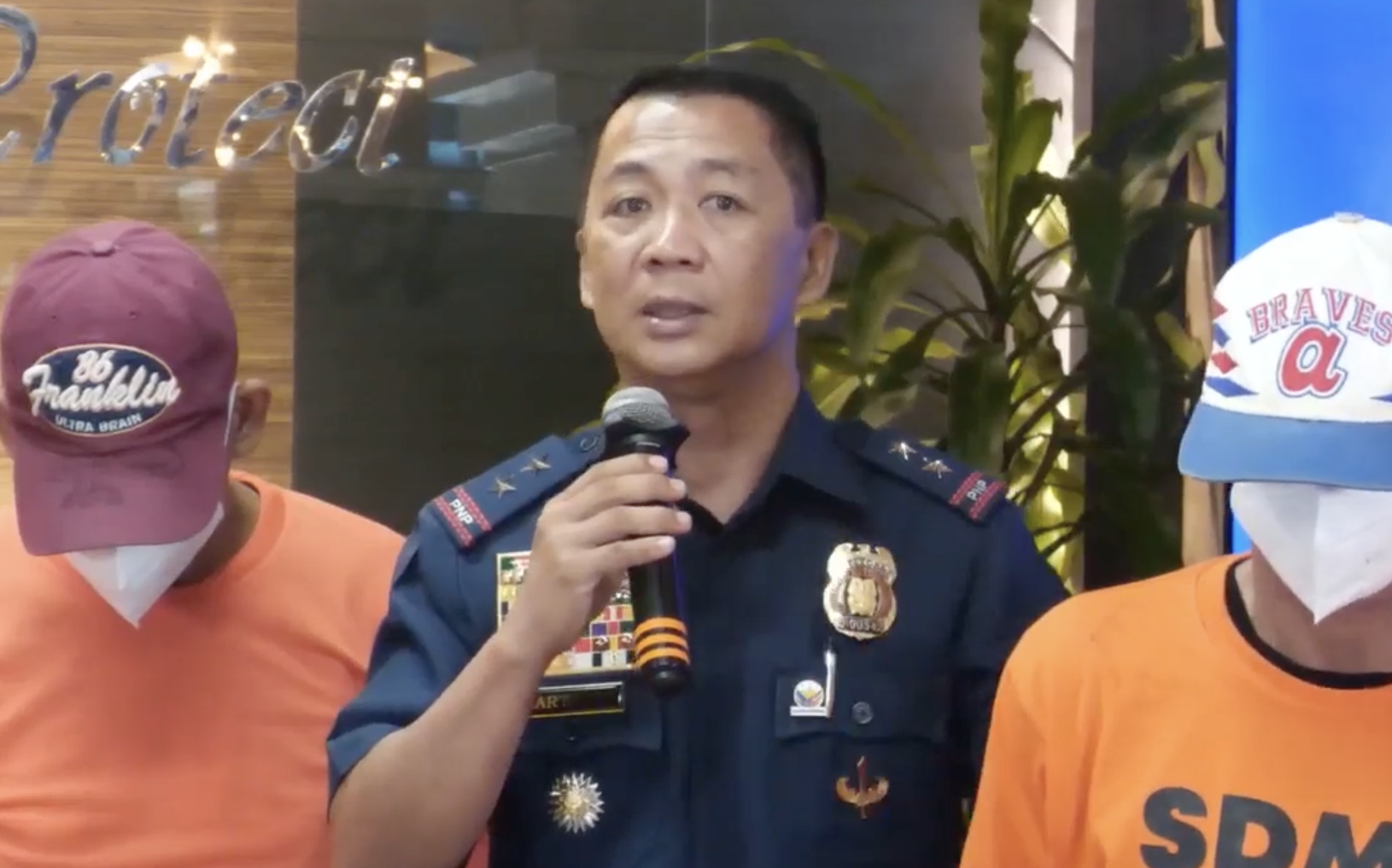 Police officers who contributed to the arrest of those involved in the kidnapping of four foreigners in Pasay and the Canadian linked to the multi-billion peso drug haul in Batangas, among others, received awards from the Philippine National Police (PNP). 