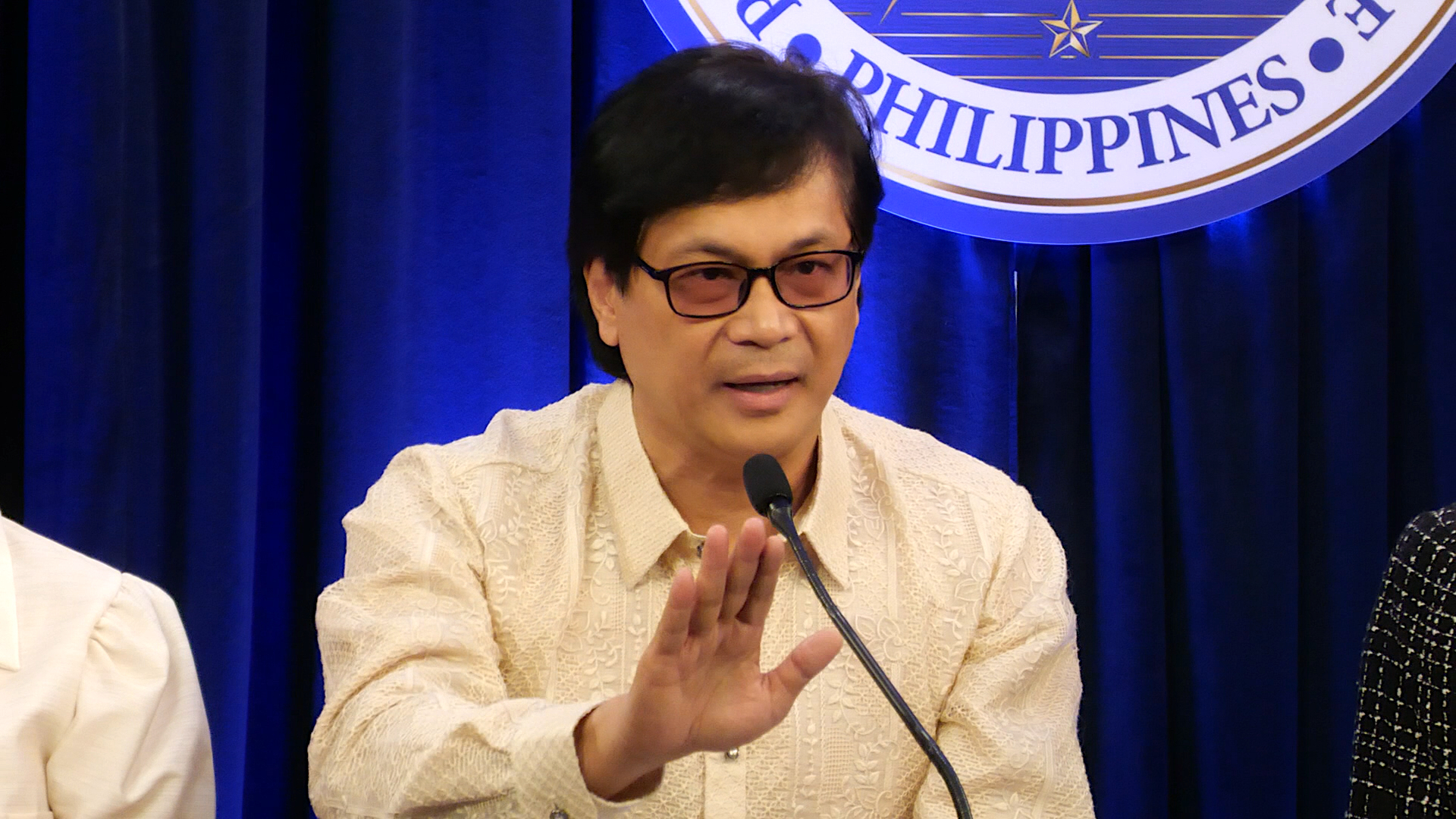 Abalos wants PNP-AFP teamwork to catch Mindanao exec, bodyguard killers
