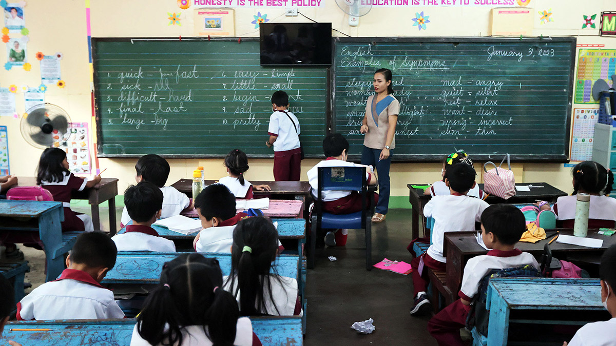 SHOW OF APPRECIATION Starting School Year 2025 to 2026, public school teachers in the basic education level will get a higher teaching allowance. —INQUIRER FILE PHOTO