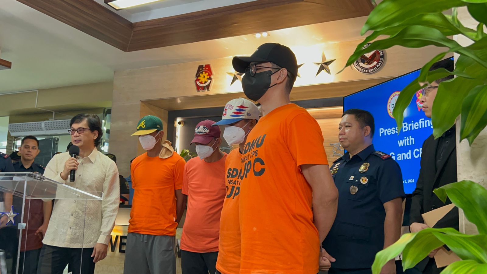 PNP nabs 4 cops for alleged kidnapping of 3 Chinese, 1 Malaysian