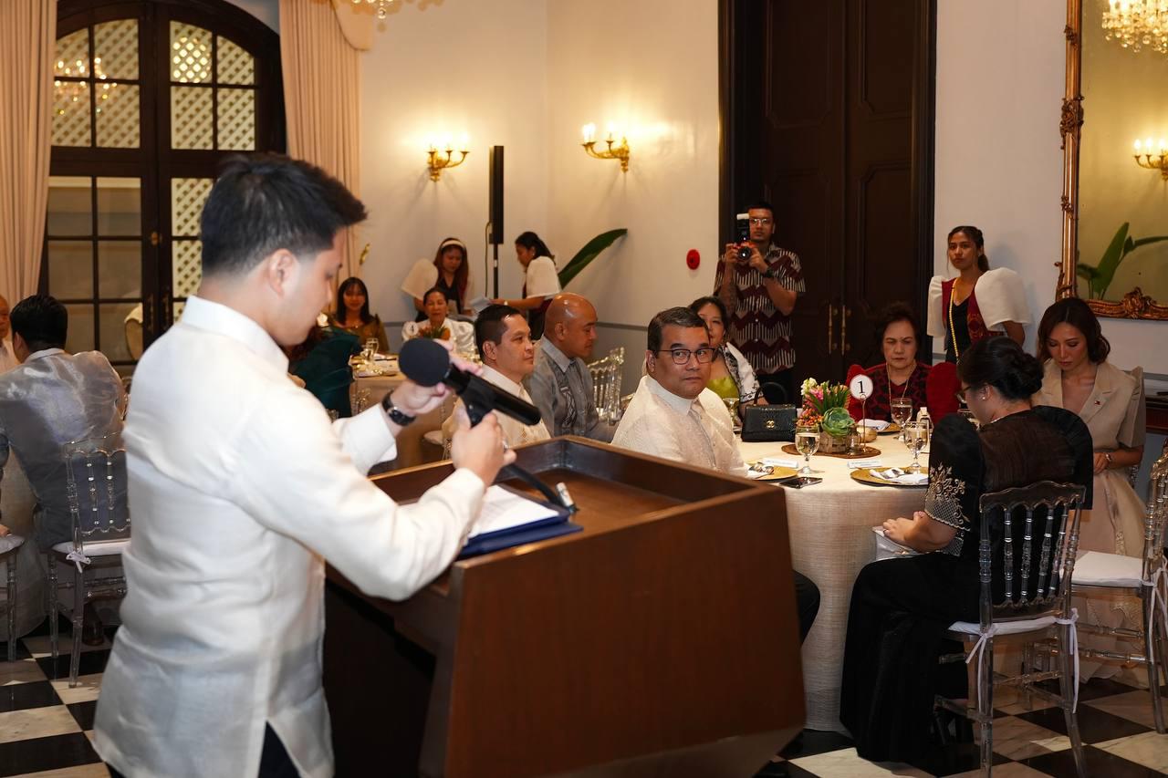 Brian Poe-Llamanzares delivers speech at the national defense college graduation dinner