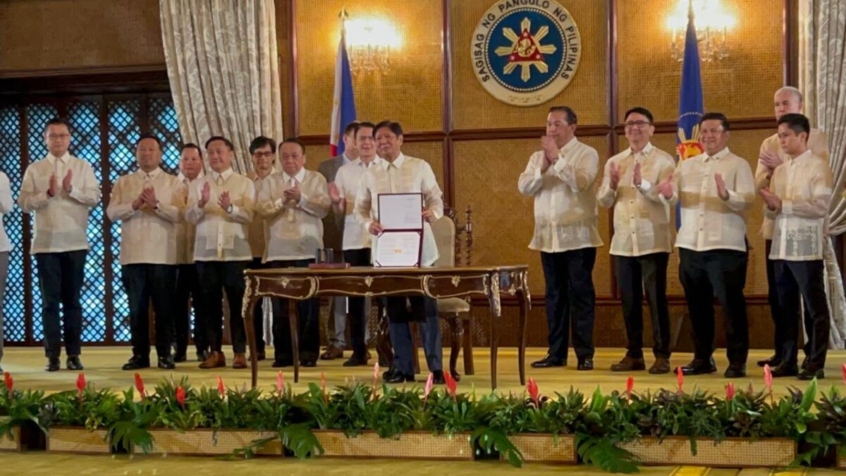 Marcos signs Negros Island Region Act