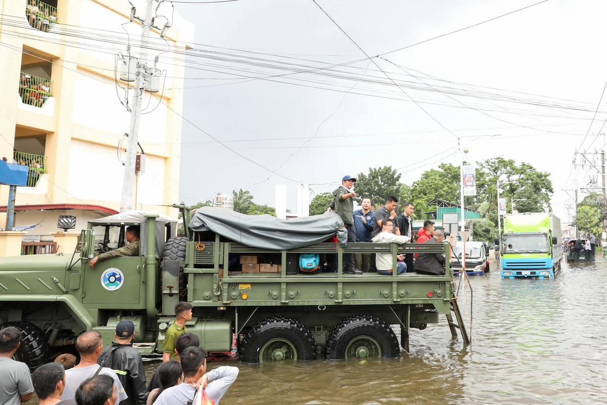 PHOTO: Ferdinand Marcos Jr. in Valenzuela City STORY: Marcos visits Valenzuela City, extends aid to flood-hit residents