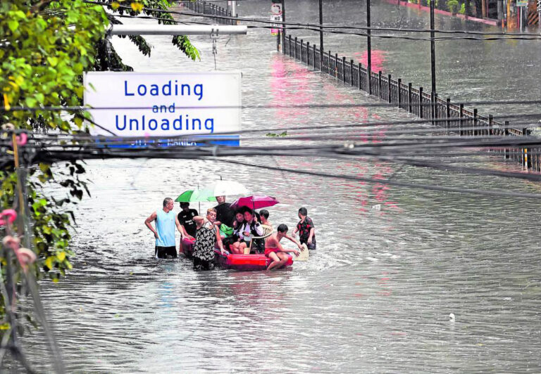 Carina floods leave PH capital in state of calamity