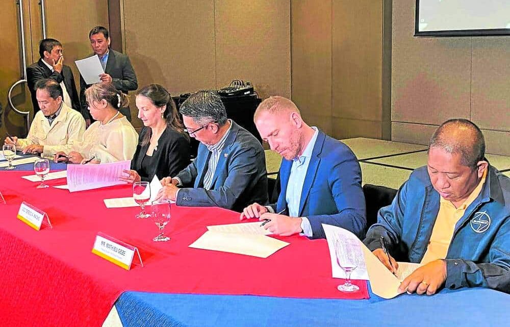 A memorandum of cooperation is signed on July 19 between HDF Energypresident Mathieu Geze (second from right) and representatives of the local governments of Surigao del Norte, Agusan del Sur and Zamboanga City. Also present as witnesses are France Ambassador Marie Fontanel and Mindanao Development Authority (MinDA) Secretary Leo Tereso Magno.