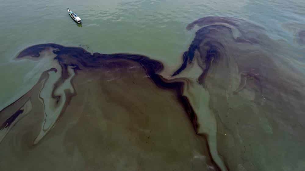 A thick layer of oil can be seen across the water’s surface approximately four kilometers from the coastline in Tibaguin Island, Hagonoy, Bulacan.