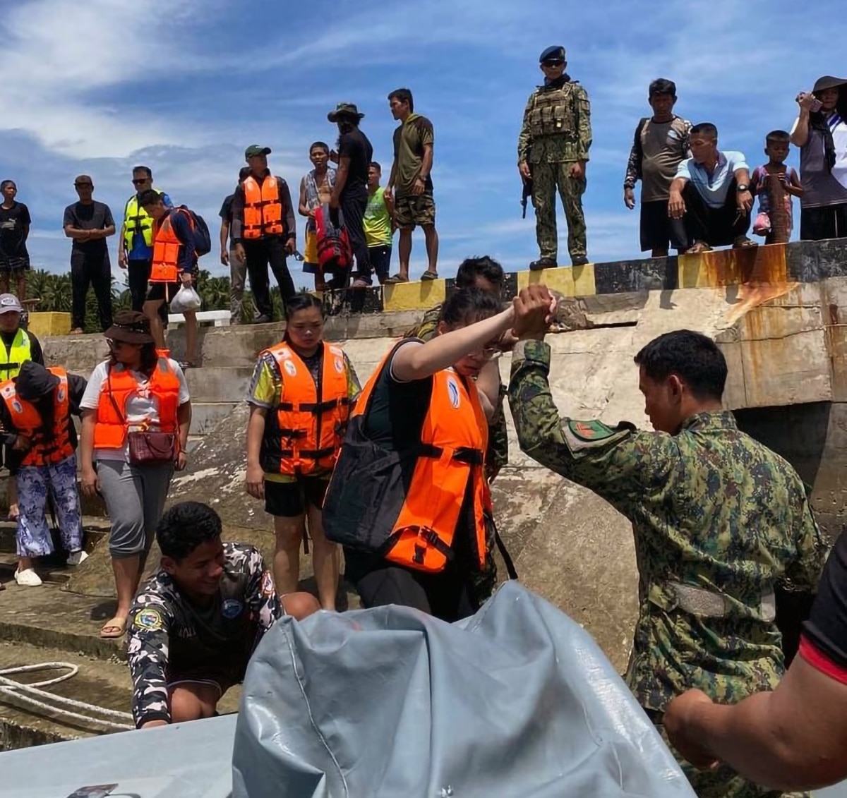 16 rescued from capsized boat off Zamboanga City