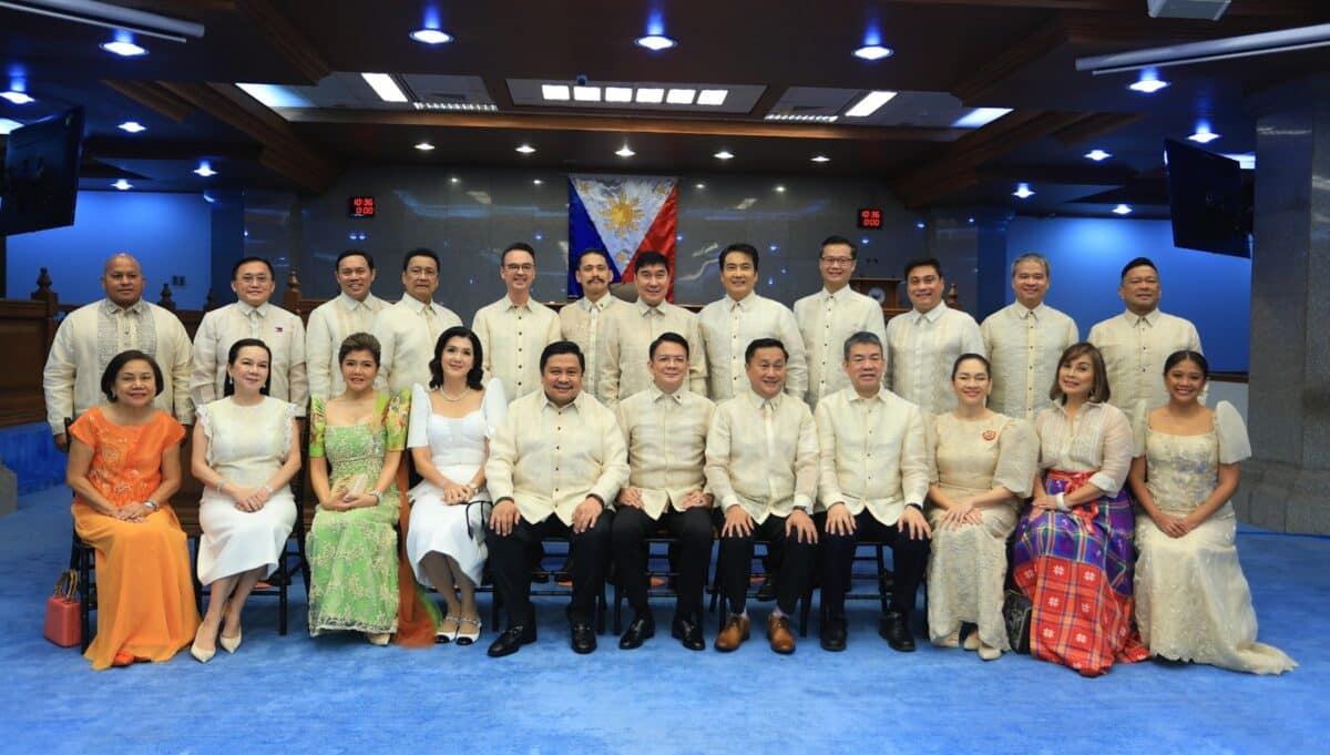 SENATORS POSE FOR GROUP PHOTO: Senate President Francis “Chiz” Escudero (center), together with other senators, poses for a traditional group photo at the Senate plenary hall in Pasay City as the chamber opens its Third Regular Session of the 19th Congress Monday, July 22, 2024. Senators proceeded to the House of Representatives in Quezon City where they will listen to President Ferdinand “Bongbong” Marcos Jr.’s third State of the Nation Address (SONA) in a joint session. Photo also shows (1st row, from left) Senators Cynthia Villar, Grace Poe, Imee Marcos, Pia Cayetano, President Pro-Tempore Jinggoy Ejercito Estrada, Majority Leader Francis “Tol” Tolentino, Minority Leader Aquilino “Koko” Pimentel III, Risa Hontiveros, Loren Legarda and Maria Lourdes Nancy Binay. (2nd row, from left) Ronald “Bato” Dela Rosa, Christopher Lawrence “Bong” Go, Mark Villar, Manuel “Lito” Lapid Jr., Alan Peter Cayetano, Robinhood Padilla, Raffy Tulfo, Ramon Bong Revilla Jr., Sherwin Gatchalian, Juan Miguel “Migz” F. Zubiri, Joel Villanueva and Joseph Victor “JV” Ejercito. (Senate Public Relations and Information Bureau)